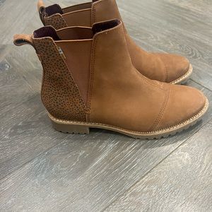 Toms size 5.5 suede boots